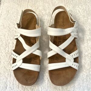 BareTraps Women's Jacey Fisherman Sandal white leather boho grandma comfort 9M